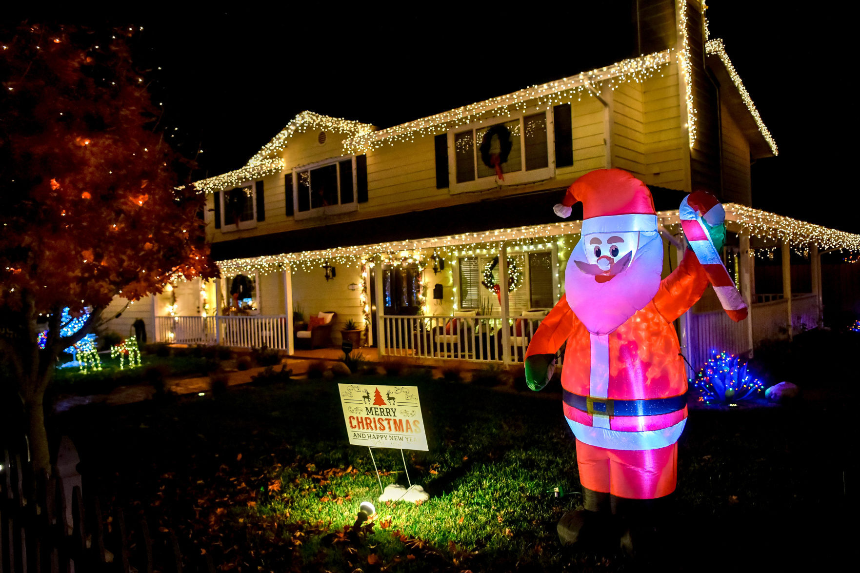 2021 Lompoc Decoration 511 West Locust 02.JPG